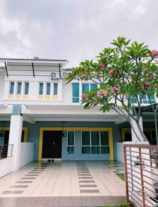 Spacious Cozy Lakeville Homestay 4 Bedrooms All With Aircond 斯里伊斯兰德 外观 照片