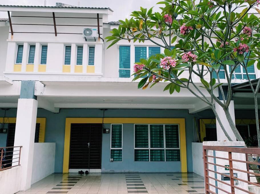 Spacious Cozy Lakeville Homestay 4 Bedrooms All With Aircond 斯里伊斯兰德 外观 照片